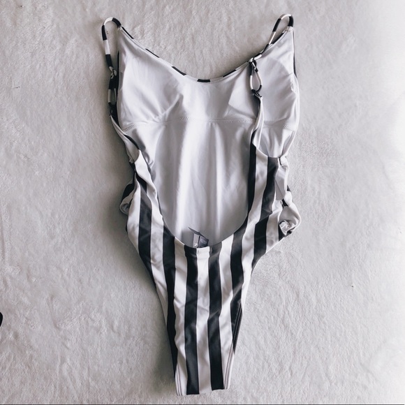 Striped Low back swim suit - Picture 3 of 4